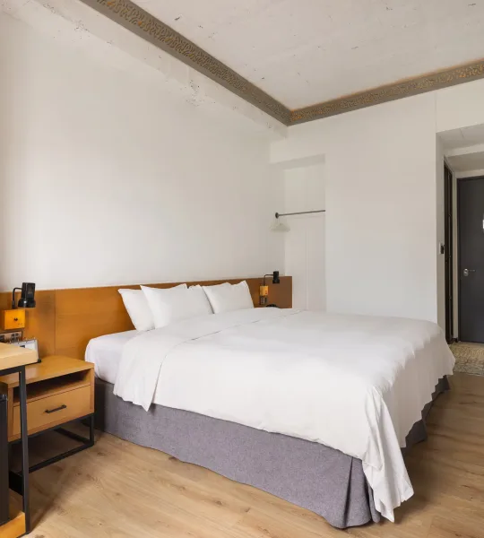Deluxe Double Room4