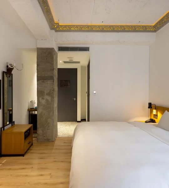 Deluxe Double Room with Bathtub4