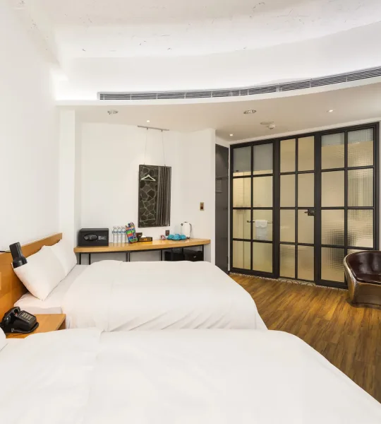 Superior Quad Room2